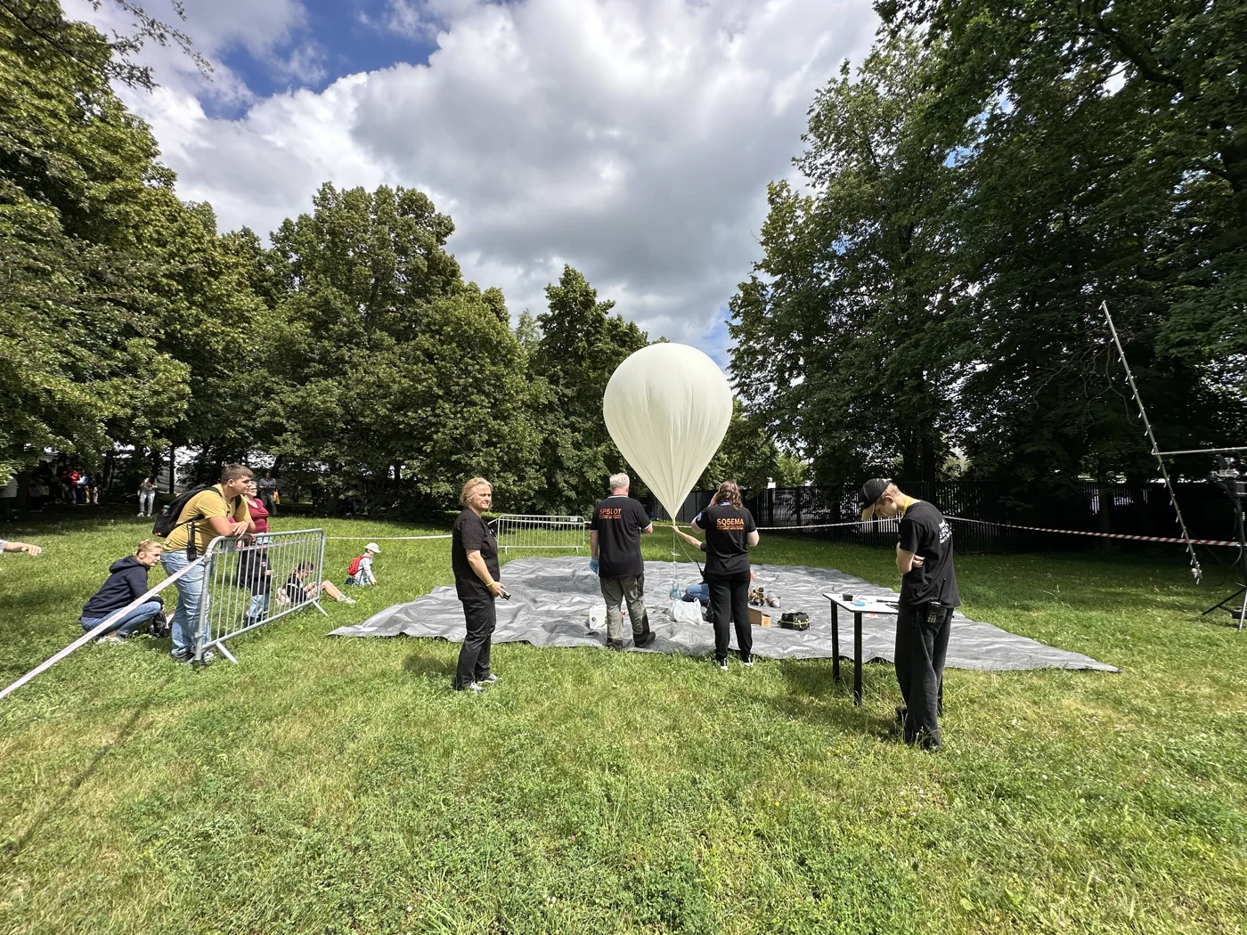 Balloon and team before launch at the Science Picnic.